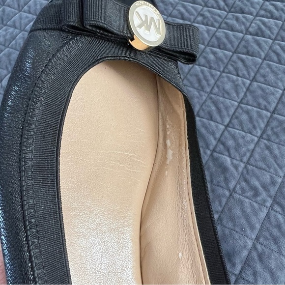Michael Kors Flats Women 7 Shoes Black Round Cap Toe Leather Bow Gold Ballet - Picture 10 of 11